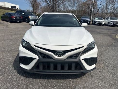 Used 2021 Toyota Camry SE image 2