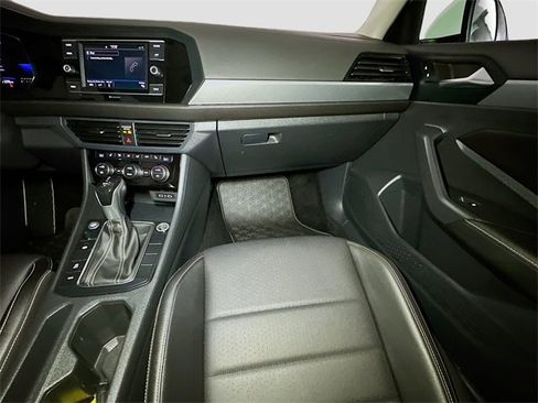 Used 2022 Volkswagen Jetta SE image 33