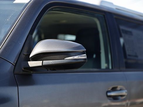 Used 2018 Toyota 4Runner SR5 Premium image 4