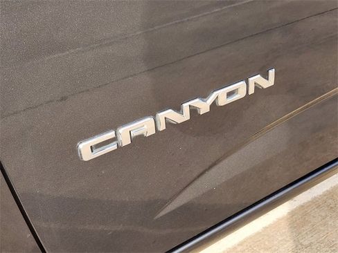 Used 2016 GMC Canyon SLT w/ Driver Alert Package image 12