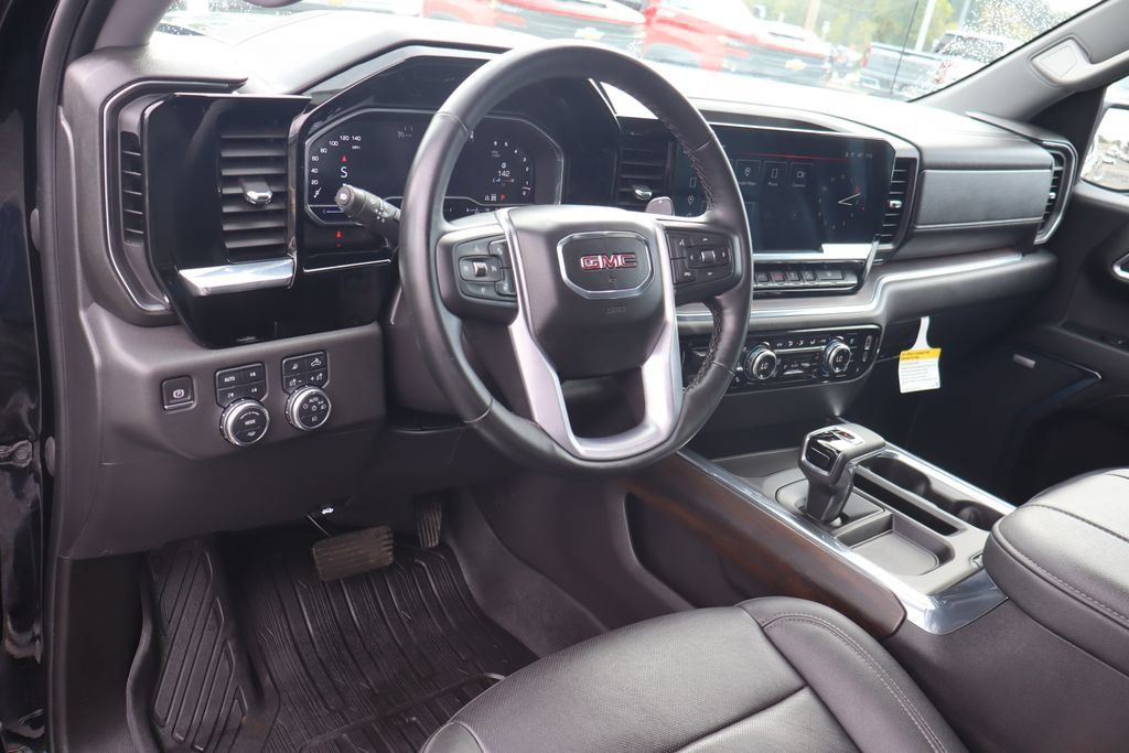 Used 2024 GMC Sierra 1500 SLT w/ SLT Premium Plus Package AWD/4WD image 5