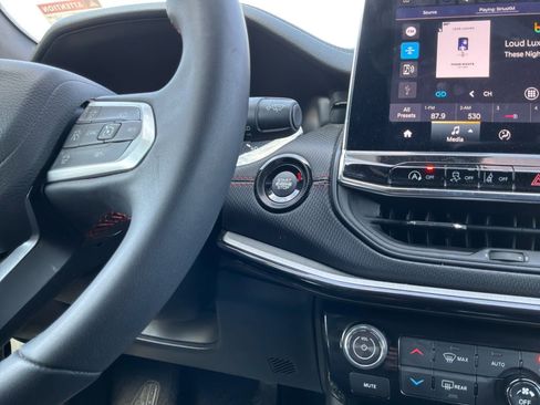 Used 2025 Jeep Compass Trailhawk AWD/4WD image 17
