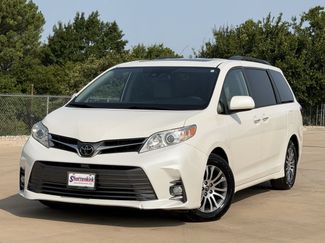Used 2019 Toyota Sienna XLE w/ XLE Navigation Package FWD video 2