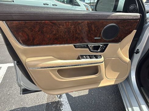 Used 2015 Jaguar XJ AWD image 9