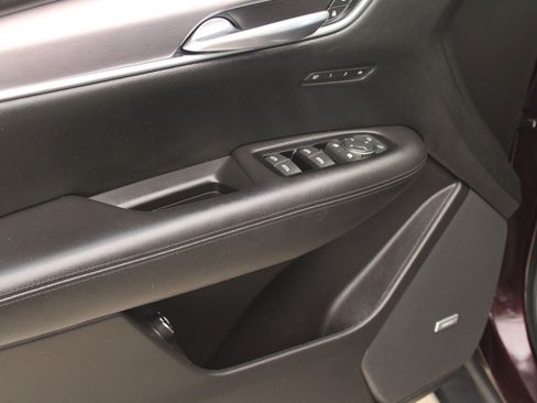 Used 2018 Cadillac XT5 Luxury w/ Driver Awareness Package image 18