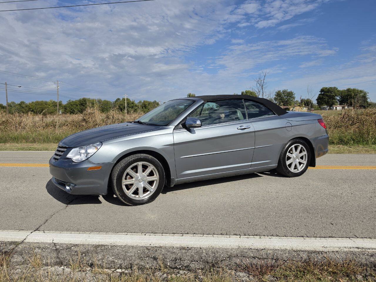 Used 2008 Chrysler Sebring Limited FWD image 2