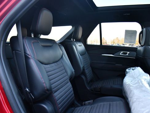 New 2026 Ford Explorer ST-Line w/ ST-Line Street Pack image 17