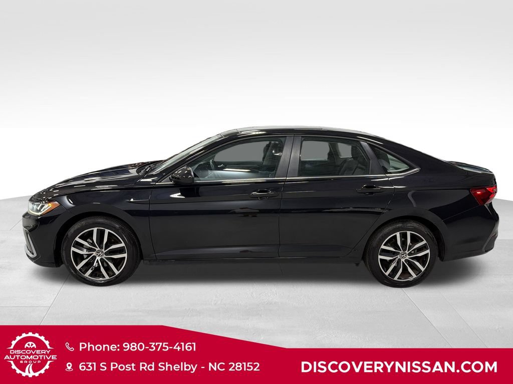 Used 2025 Volkswagen Jetta SE FWD image 9
