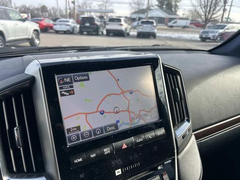 Used 2017 Toyota Land Cruiser image 18