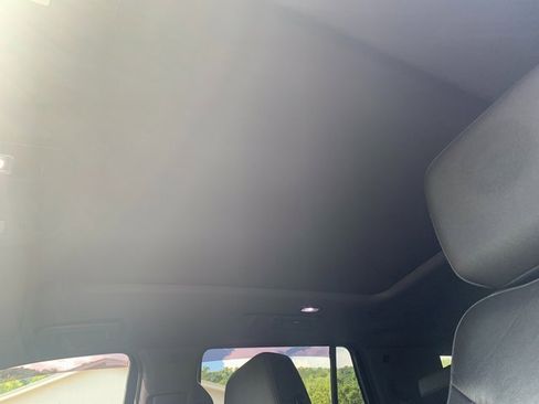 Used 2021 Chevrolet Tahoe Z71 image 12