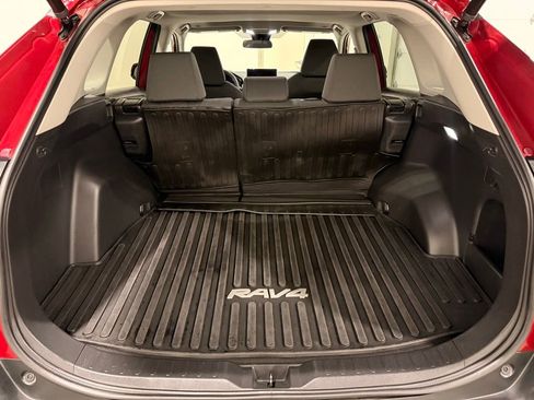 Used 2023 Toyota RAV4 XLE w/ Convenience Package FWD image 10