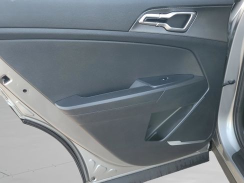 Used 2023 Kia Sportage LX image 25