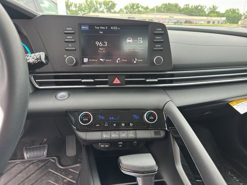 New 2026 Hyundai Elantra Hybrid FWD image 18