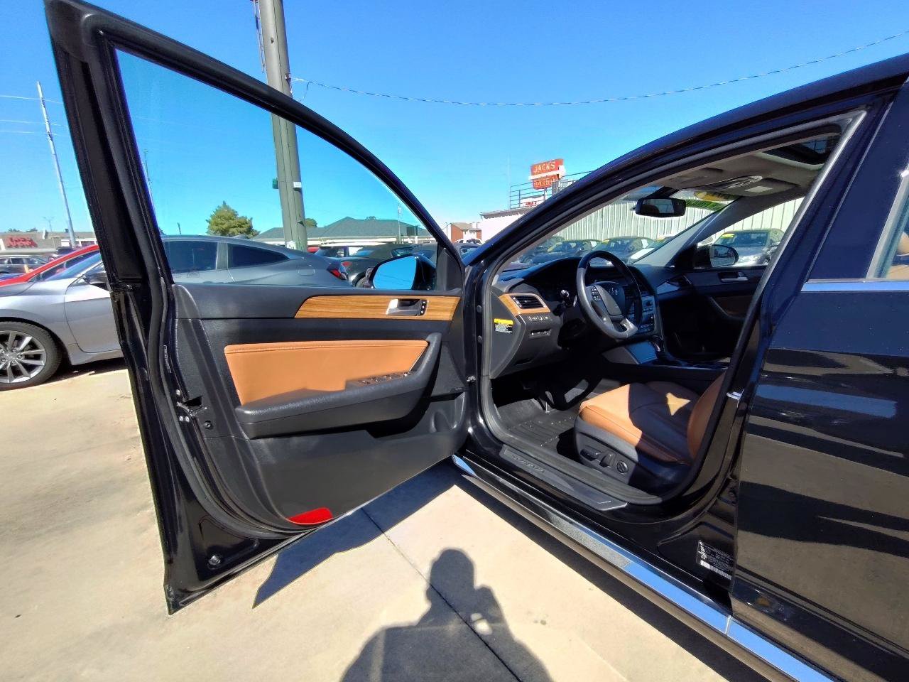 Used 2015 Hyundai Sonata Limited w/ Option Group 06 FWD image 14