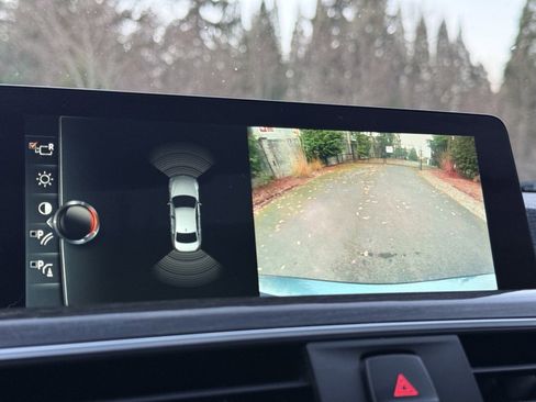 Used 2017 BMW 330i xDrive Sedan w/ Premium Package image 27