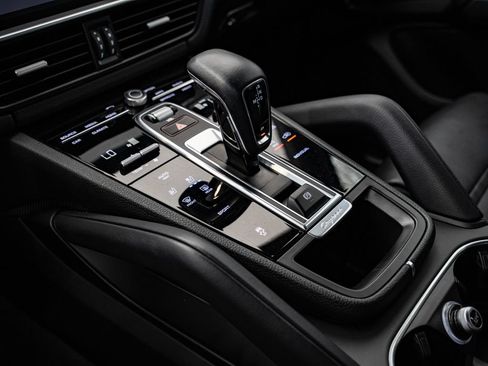 Certified 2020 Porsche Cayenne AWD/4WD image 35