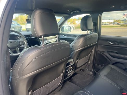 New 2025 Jeep Grand Cherokee Altitude AWD/4WD image 18