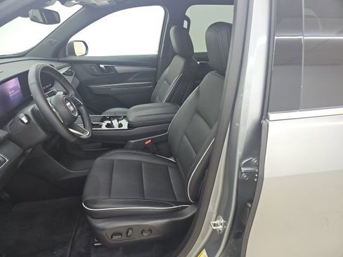 Used 2025 Buick Enclave Preferred image 5