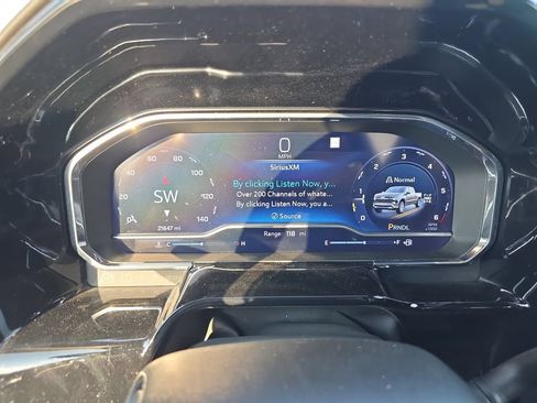 Used 2023 Chevrolet Silverado 1500 LT AWD/4WD image 7