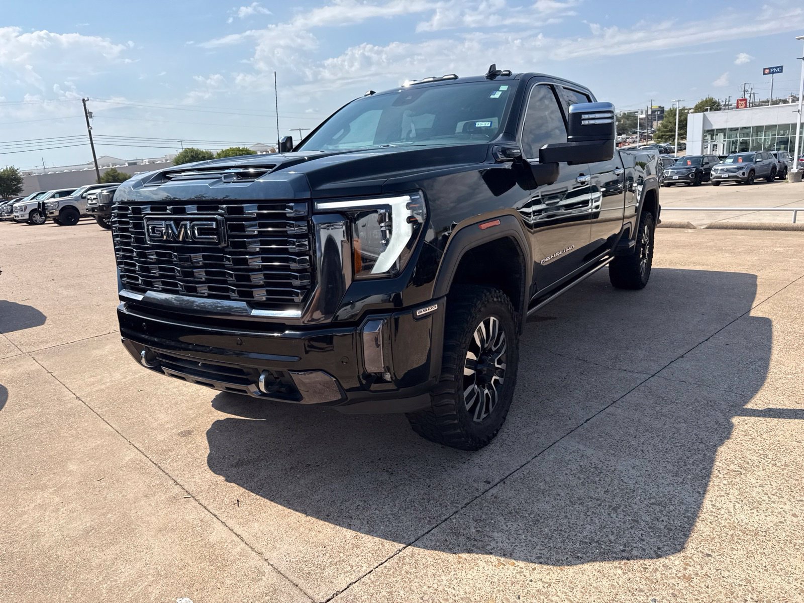 Used 2024 GMC Sierra 2500 Denali Ultimate AWD/4WD image 3