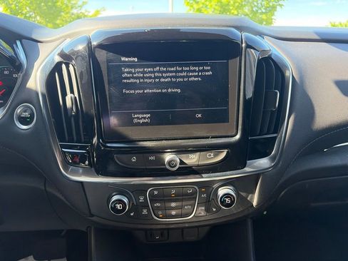Used 2022 Chevrolet Traverse LT FWD image 8