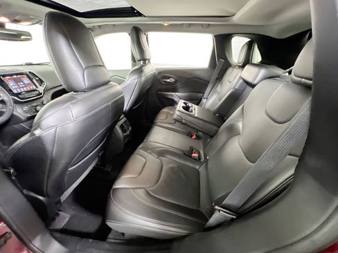 Used 2019 Jeep Cherokee Limited image 25