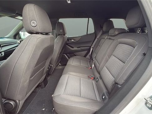 Used 2025 Chevrolet Equinox LT image 38