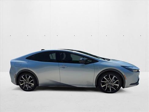 New 2026 Toyota Prius Plug-In Hybrid FWD image 4