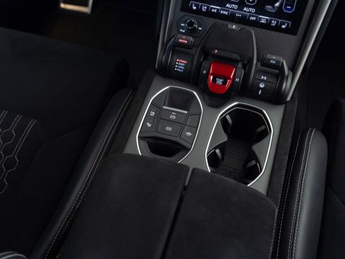 Used 2023 Lamborghini Urus Performante AWD/4WD image 42
