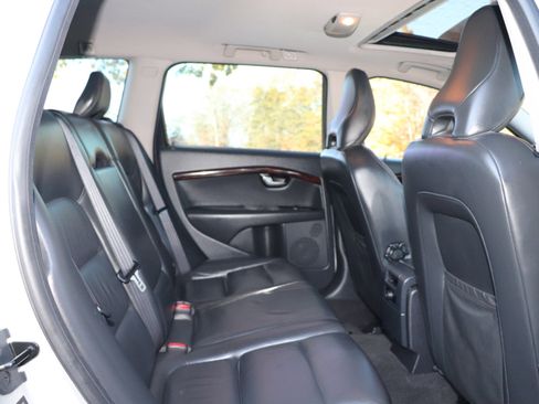 Used 2010 Volvo V70 image 28
