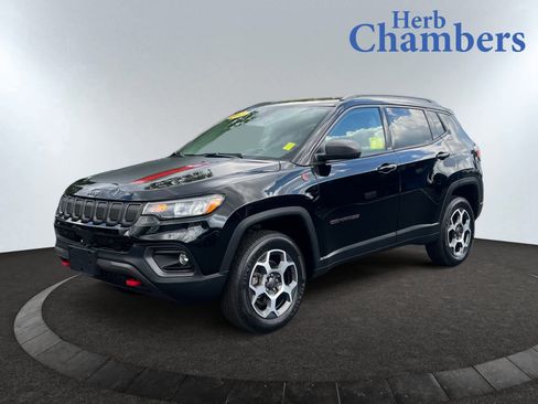 Used 2022 Jeep Compass Trailhawk image 3