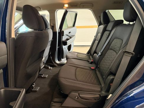 Used 2025 Nissan Pathfinder SV FWD image 27