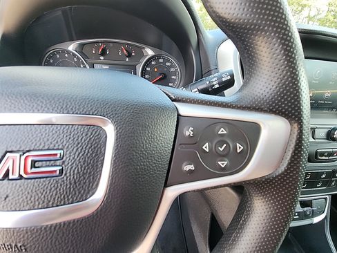 Used 2024 GMC Terrain SLE image 19
