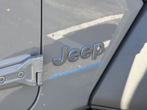 Used 2023 Jeep Wrangler Unlimited Rubicon 4xe image 31