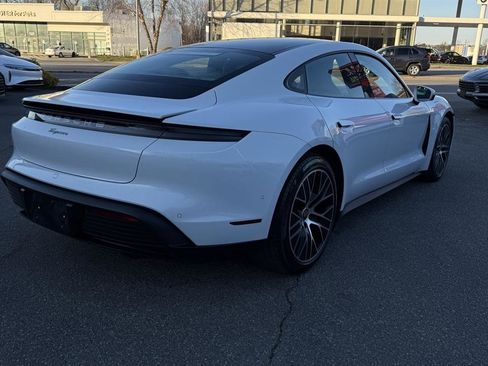 Used 2022 Porsche Taycan image 20