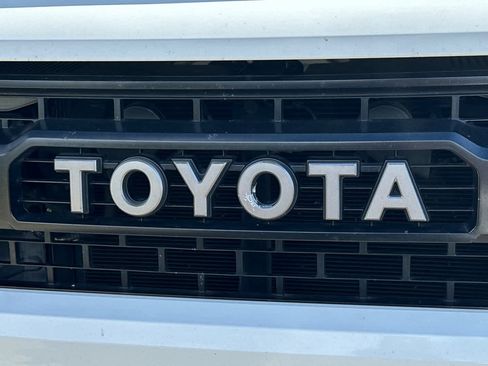 Used 2017 Toyota Tundra Limited w/ Limited Premium Package image 10