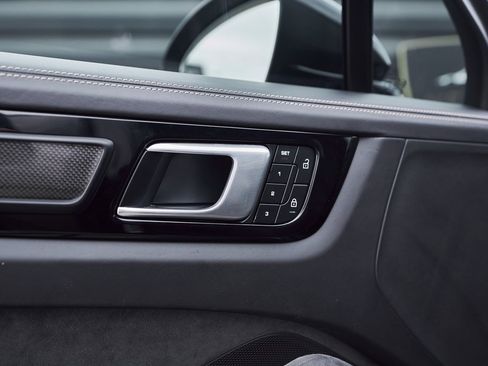 Used 2022 Porsche Cayenne Turbo GT image 33