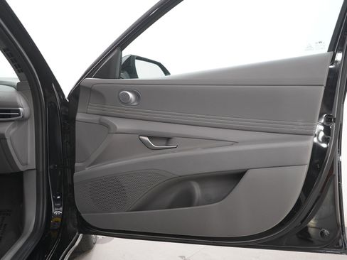 Used 2025 Hyundai Elantra SEL image 9