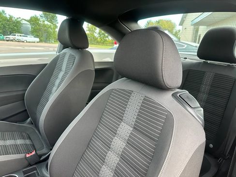 Used 2012 Volkswagen Beetle Launch Edition FWD image 13