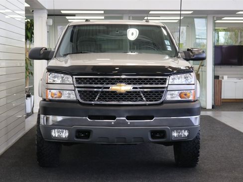 Used 2005 Chevrolet Silverado 2500 LS w/ Heavy-Duty Power Package image 8