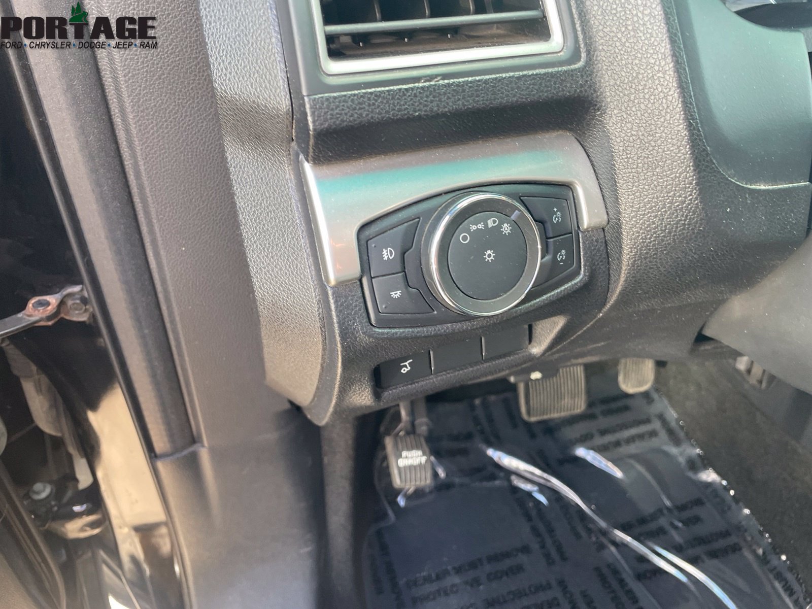 Used 2017 Ford Explorer XLT w/ Equipment Group 202A AWD/4WD image 11