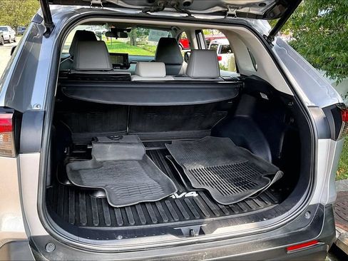 Used 2021 Toyota RAV4 XLE Premium AWD/4WD image 27