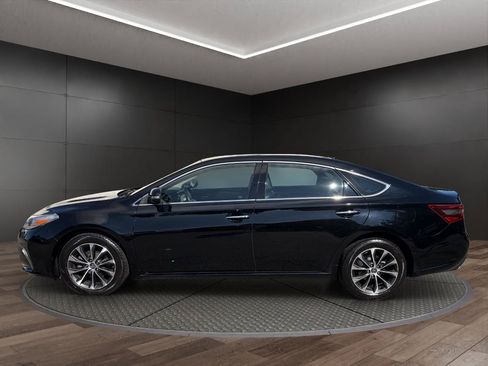 Used 2017 Toyota Avalon XLE Premium w/ All Weather Liner Package FWD image 5