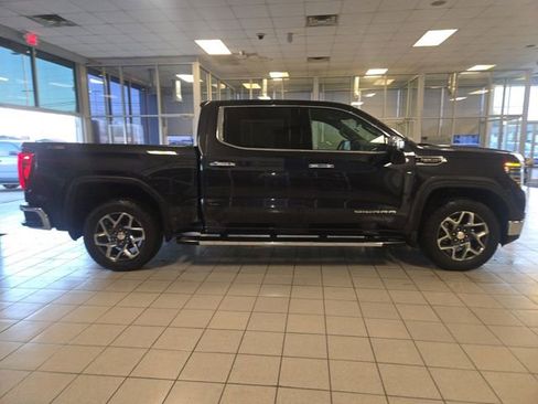 Used 2023 GMC Sierra 1500 SLT w/ SLT Premium Plus Package AWD/4WD image 9
