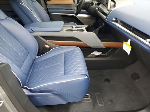 New 2026 Cadillac Vistiq Premium Luxury image 16