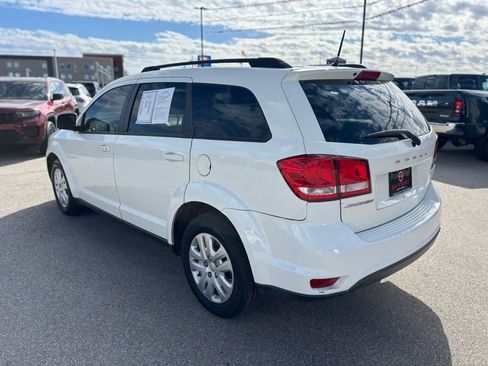 Used 2019 Dodge Journey SE image 2