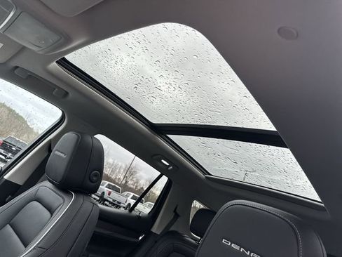 Used 2026 GMC Terrain Denali w/ LPO, Black Badging Package image 18