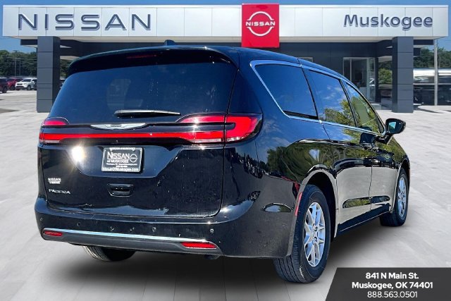 Used 2025 Chrysler Pacifica Select FWD image 5