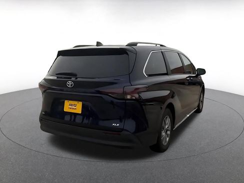 Used 2025 Toyota Sienna XLE FWD image 14