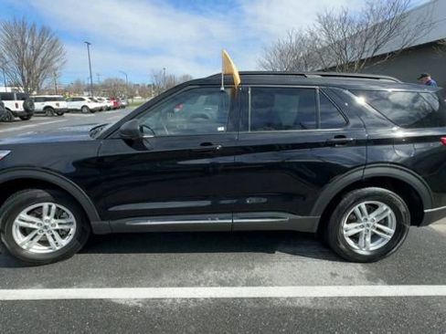 Used 2023 Ford Explorer XLT w/ Equipment Group 202A AWD/4WD image 5